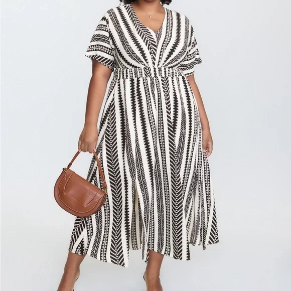 Elegant Black and White Patterned Dress - Picture 2 of 5